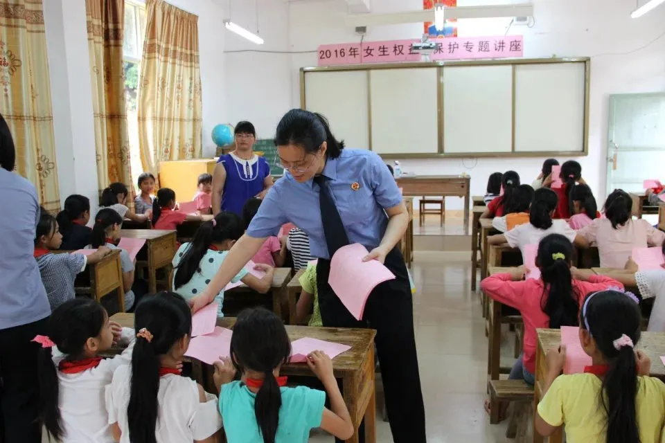 <藤检微第603期>英模事迹|黄洁华:初心不忘,忠诚履职勇担当
