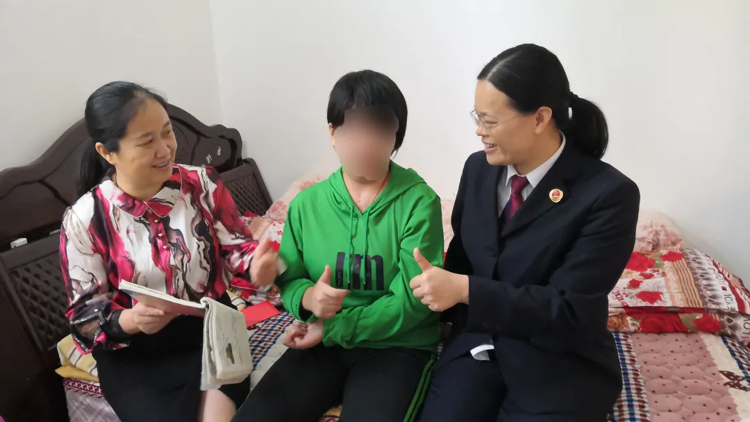 <藤检微第603期>英模事迹|黄洁华:初心不忘,忠诚履职勇担当