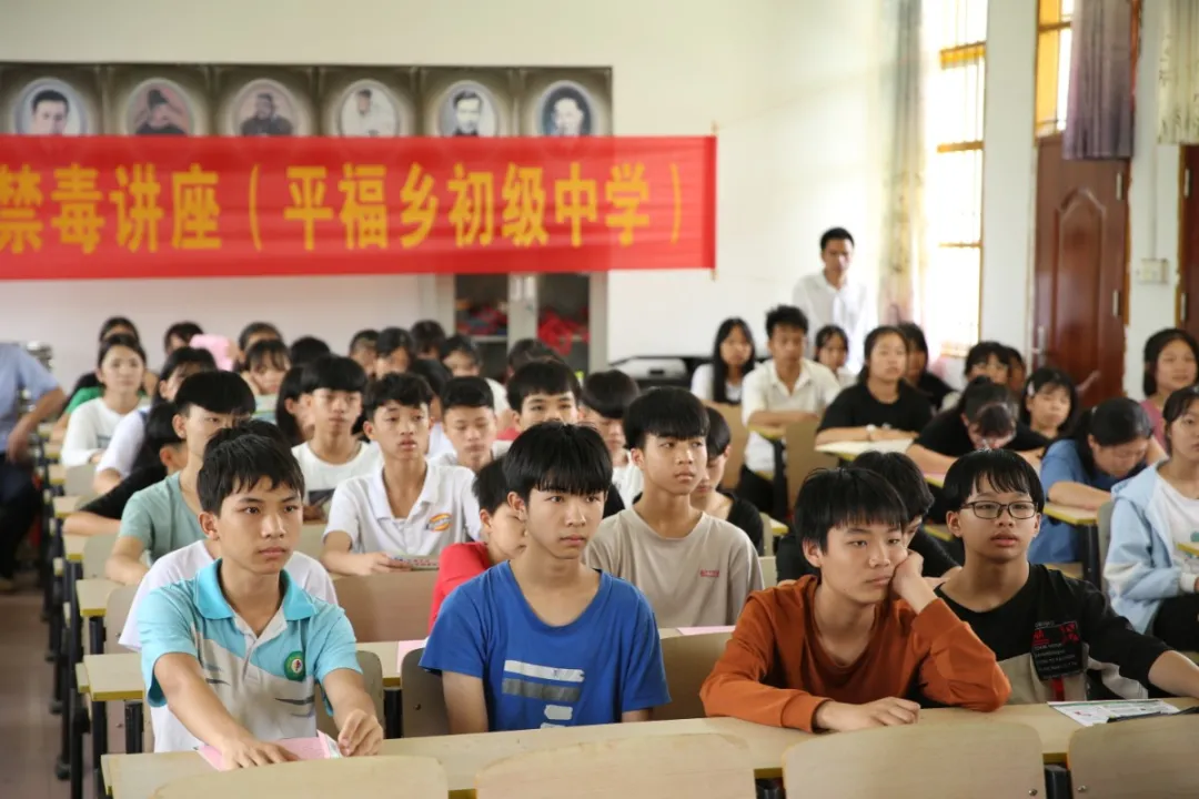 <藤检微第622期>我为群众办实事|检察长化身普法卫士,为青少年筑起“防火墙”
