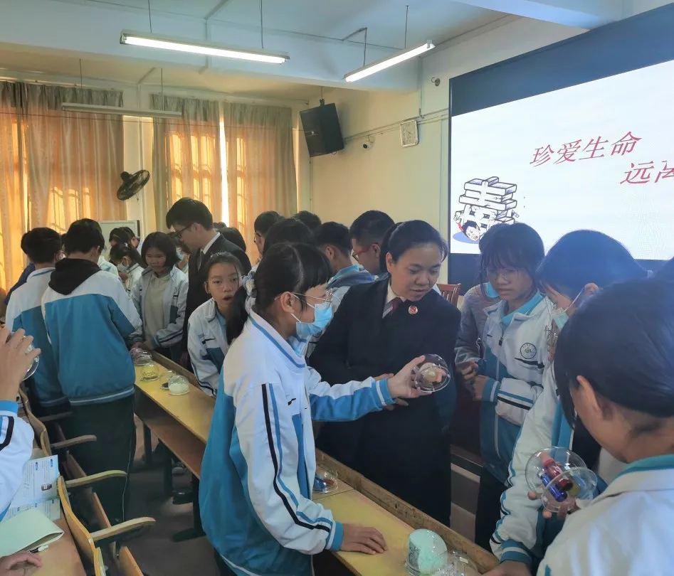 我为群众办实事|藤县人民检察院禁毒宣传走进藤州中学