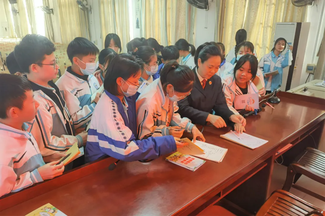 我为群众办实事|藤县人民检察院禁毒宣传走进藤州中学