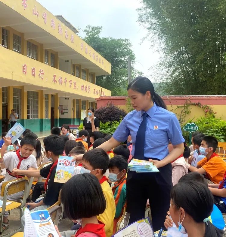 <藤检微第761期>携手普法守护“未”来的你——藤县多部门联合开展防性侵普法专项活动