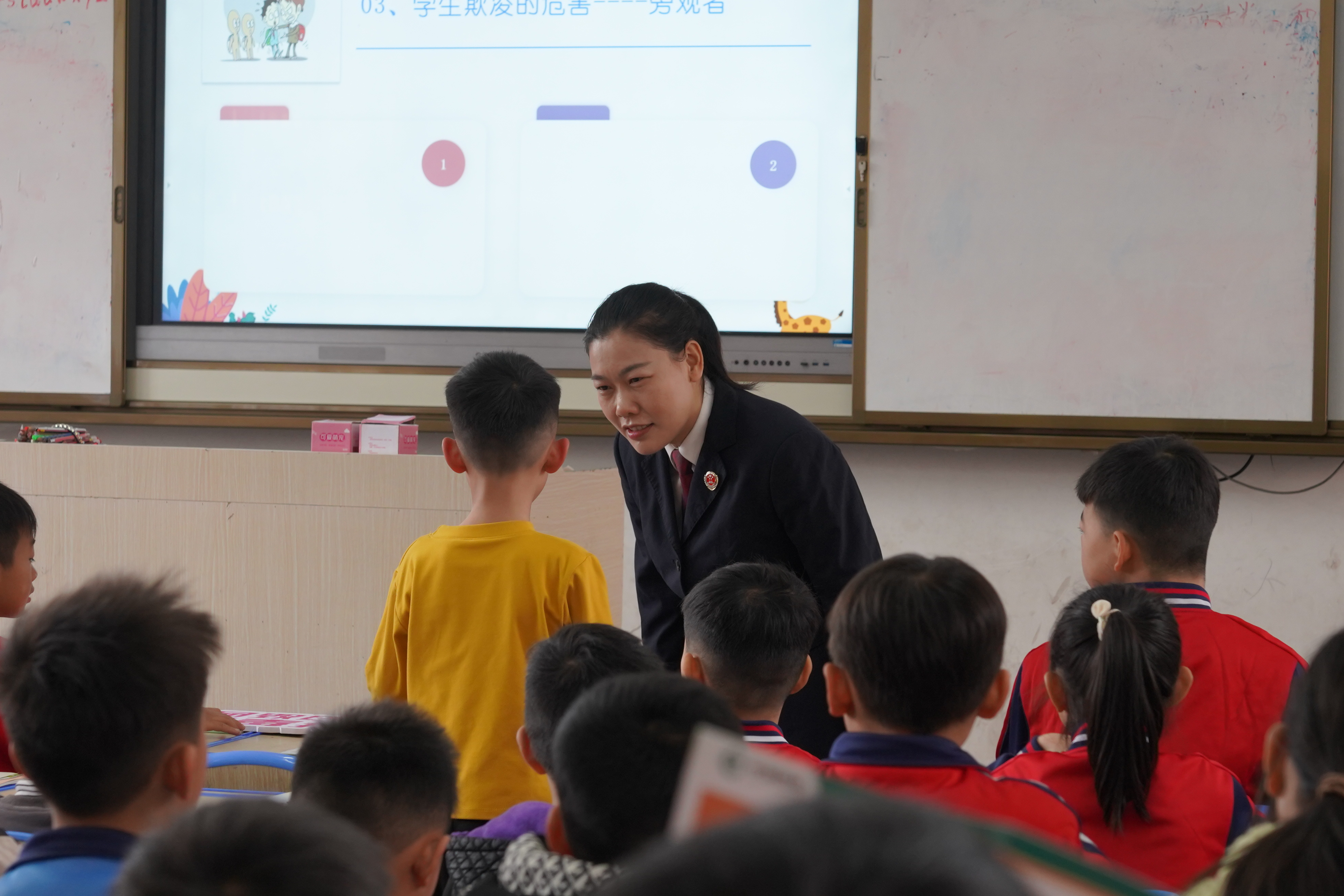 检察官与学生互动.JPG