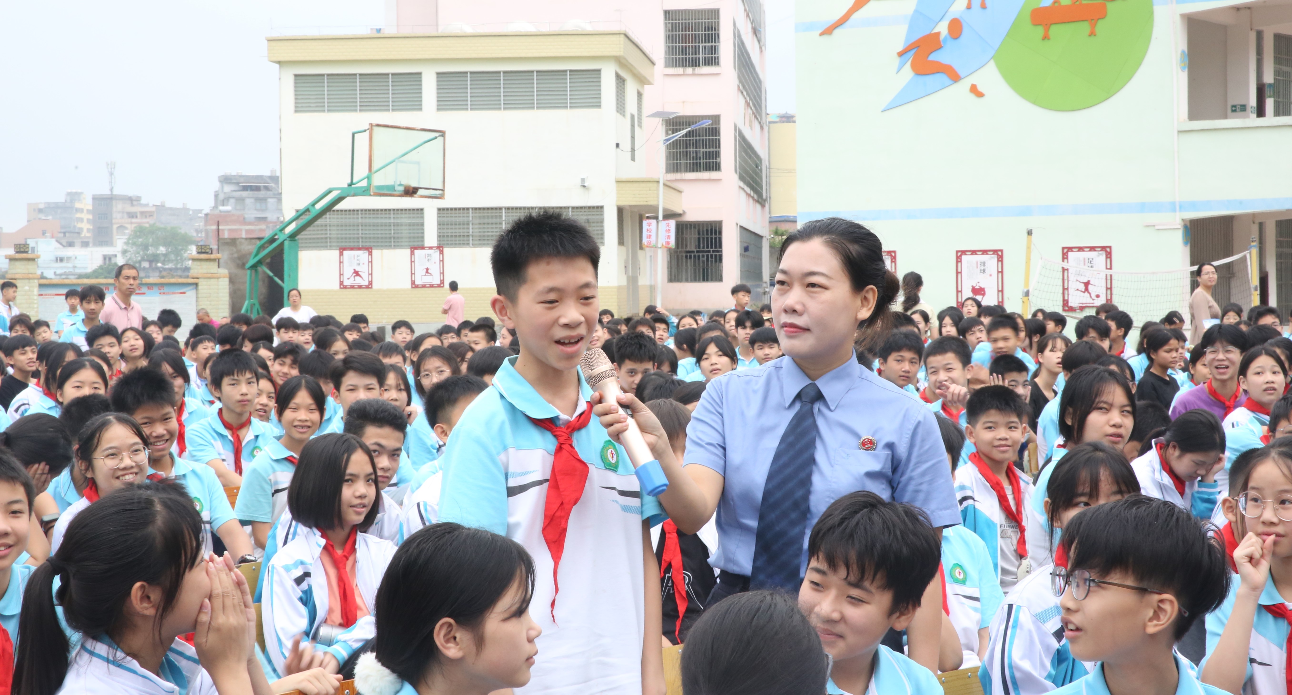 检察官与学生互动.JPG