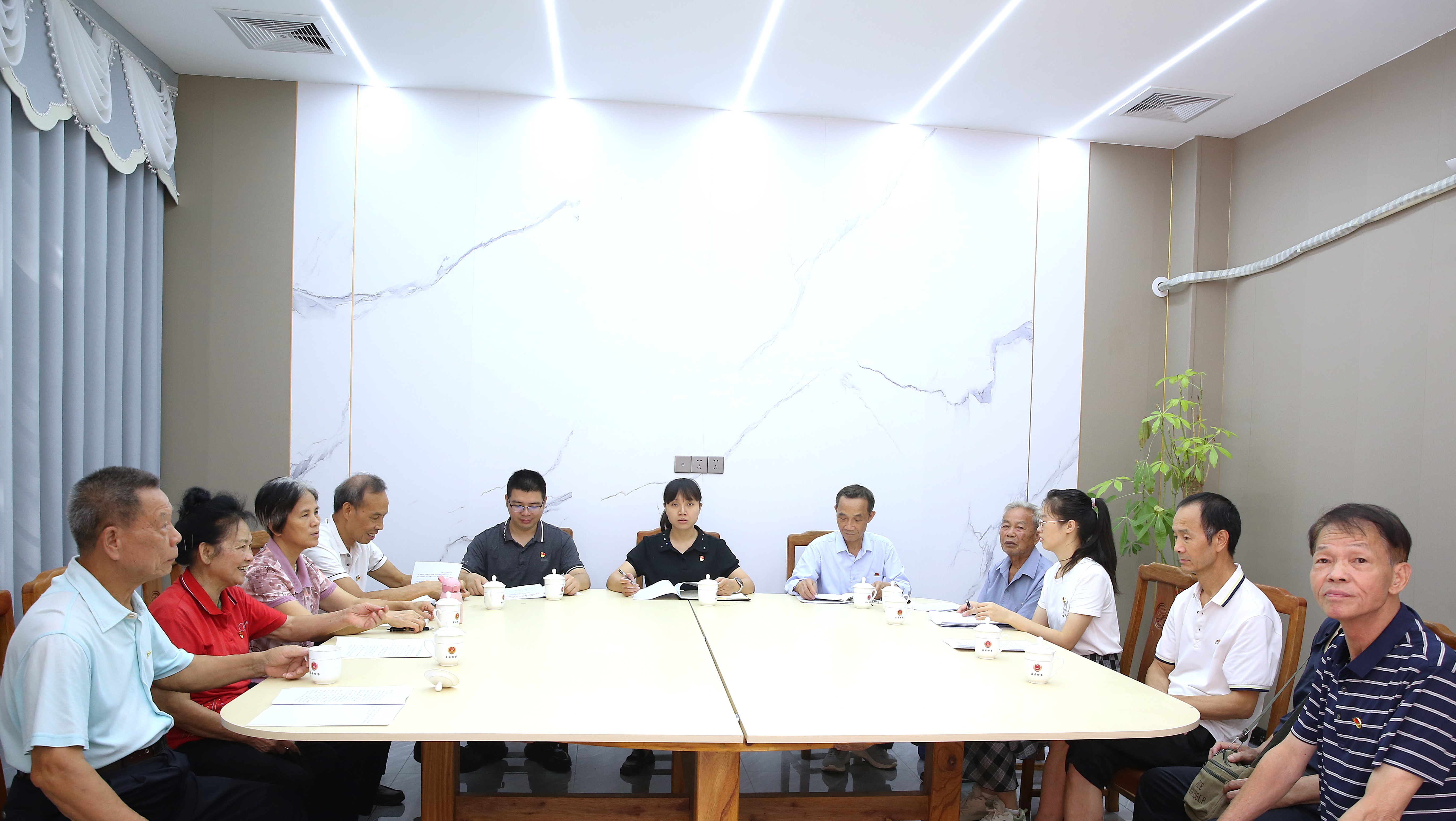 藤县人民检察院离退休干部党支部座谈会.JPG