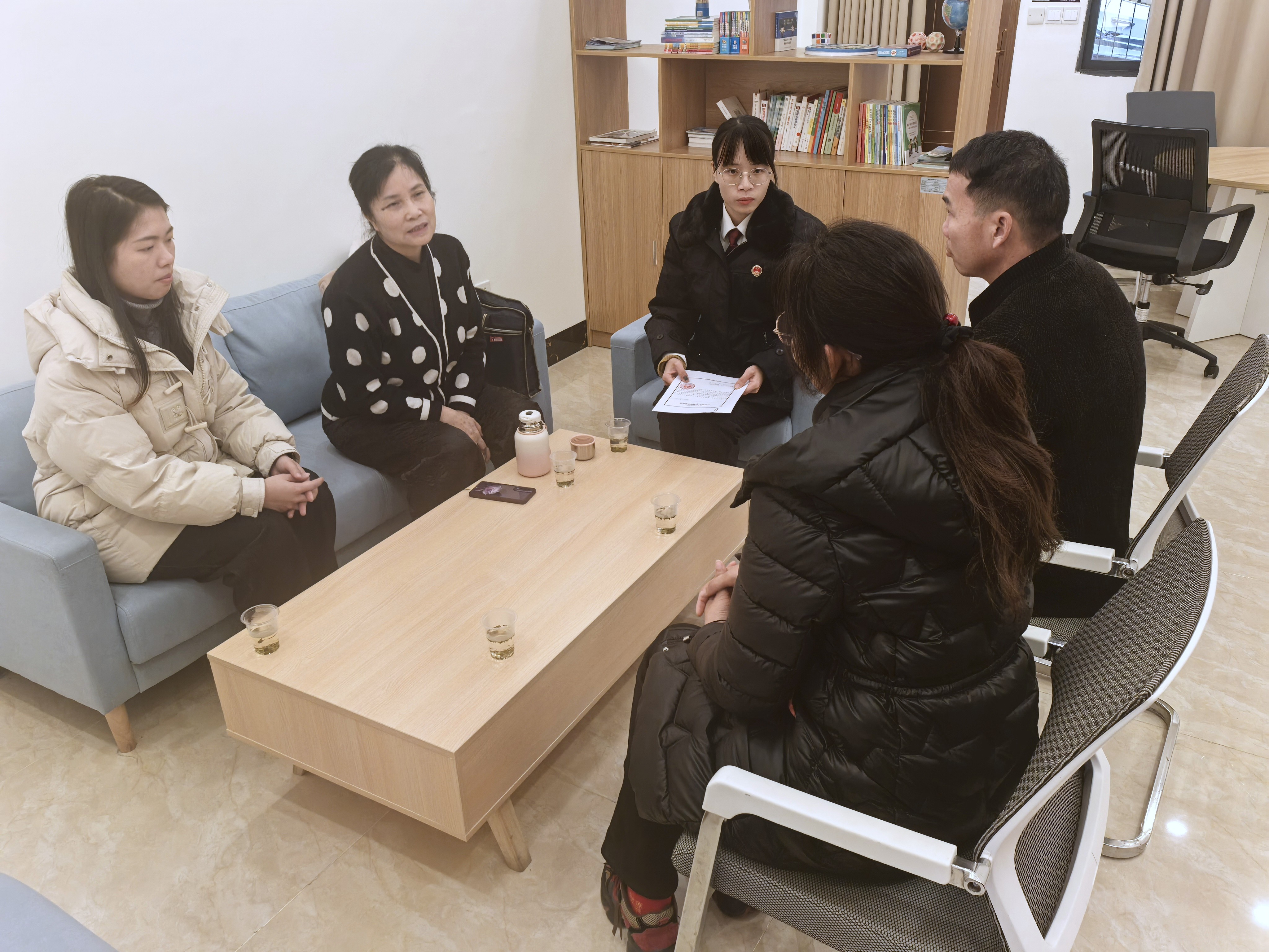 藤县检察院联合团县委、家庭教育专家委员会对涉罪未成年人家长开展家庭教育指导活动.jpg