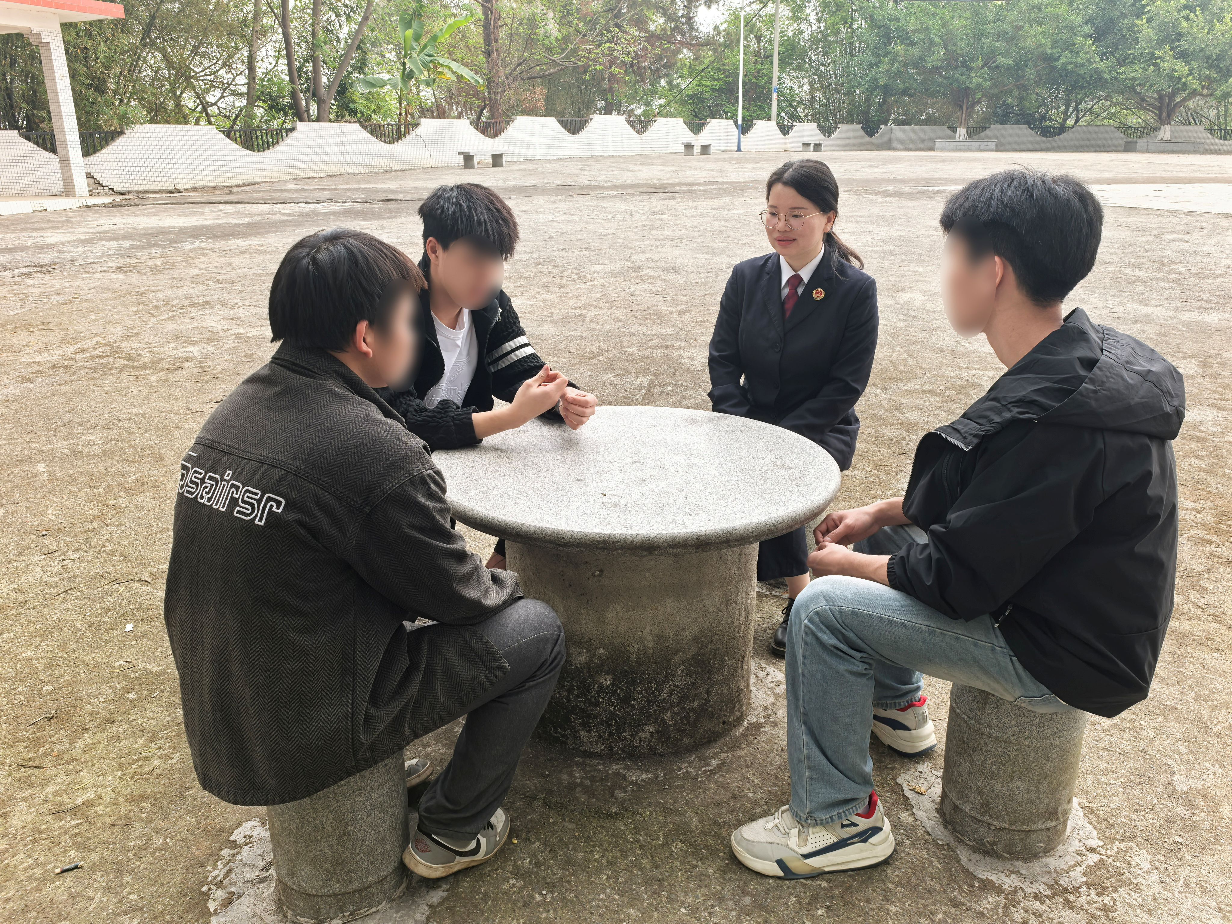 检察官寄语罪错未成年人，要以革命先烈为榜样.jpg