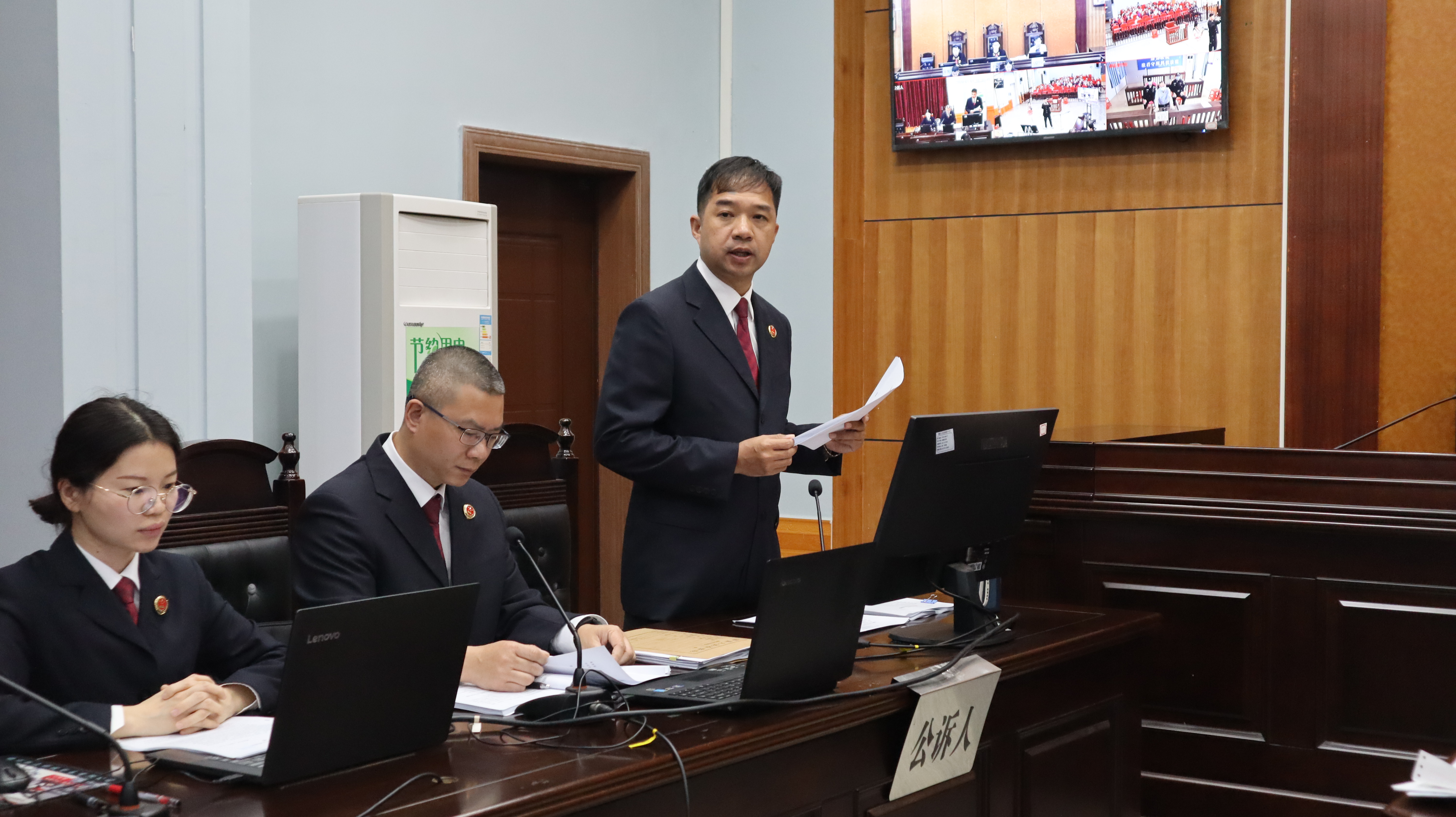 以“党建红”赋能“检察蓝” 实现党建业务同频共振