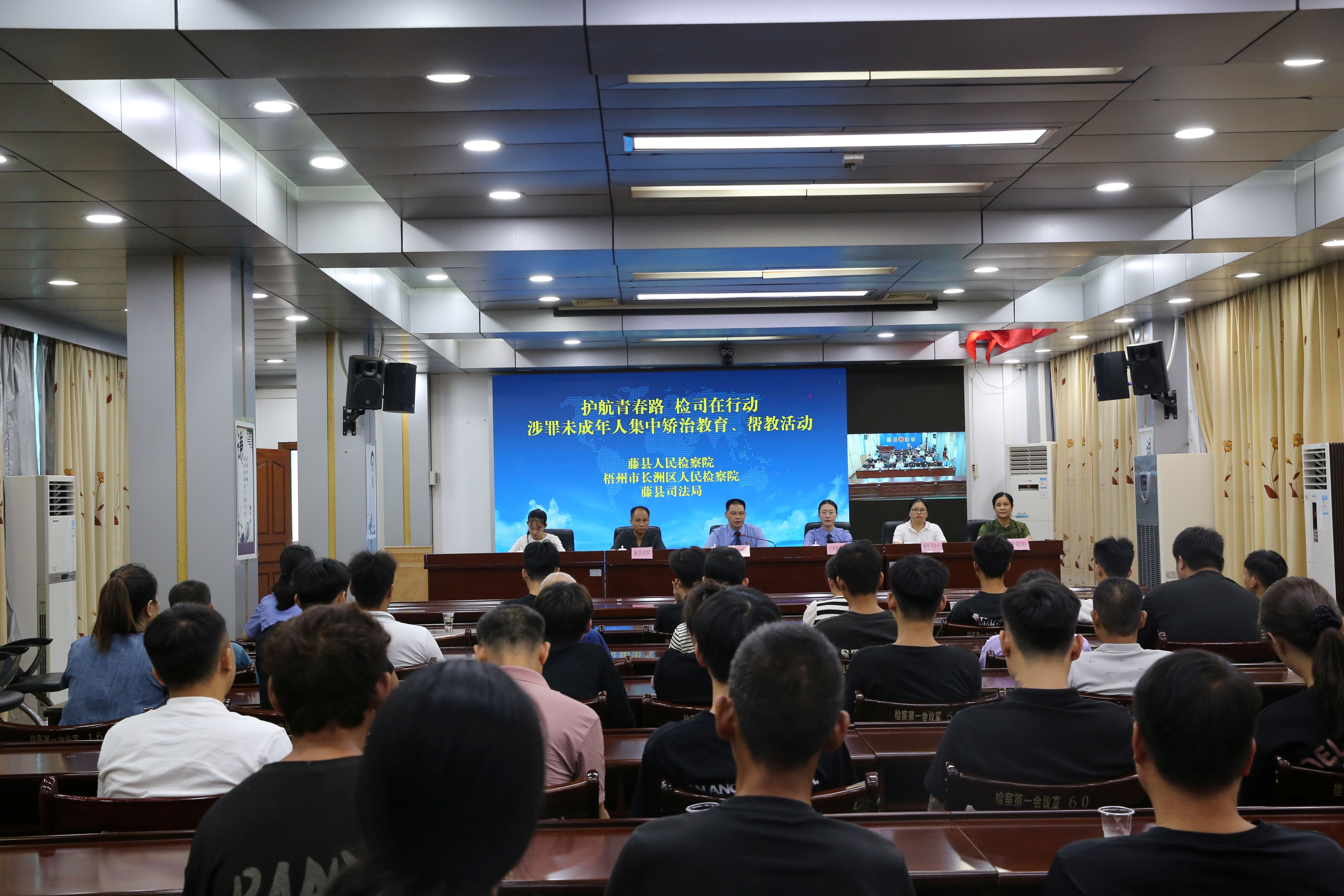 殷切寄语，点亮回归路上的明灯.JPG