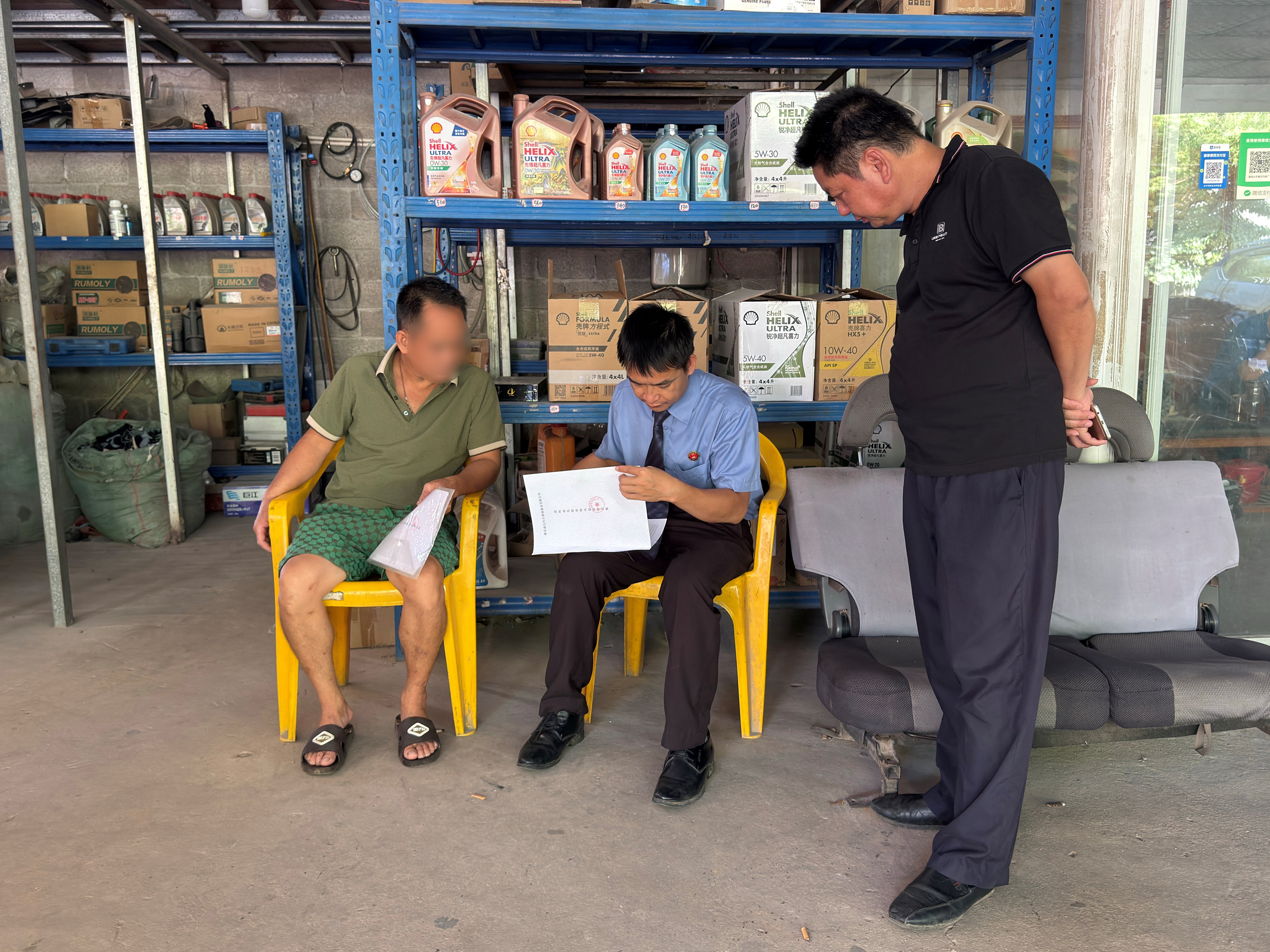藤县检察院干警对机动车维修企业开展排查.jpg