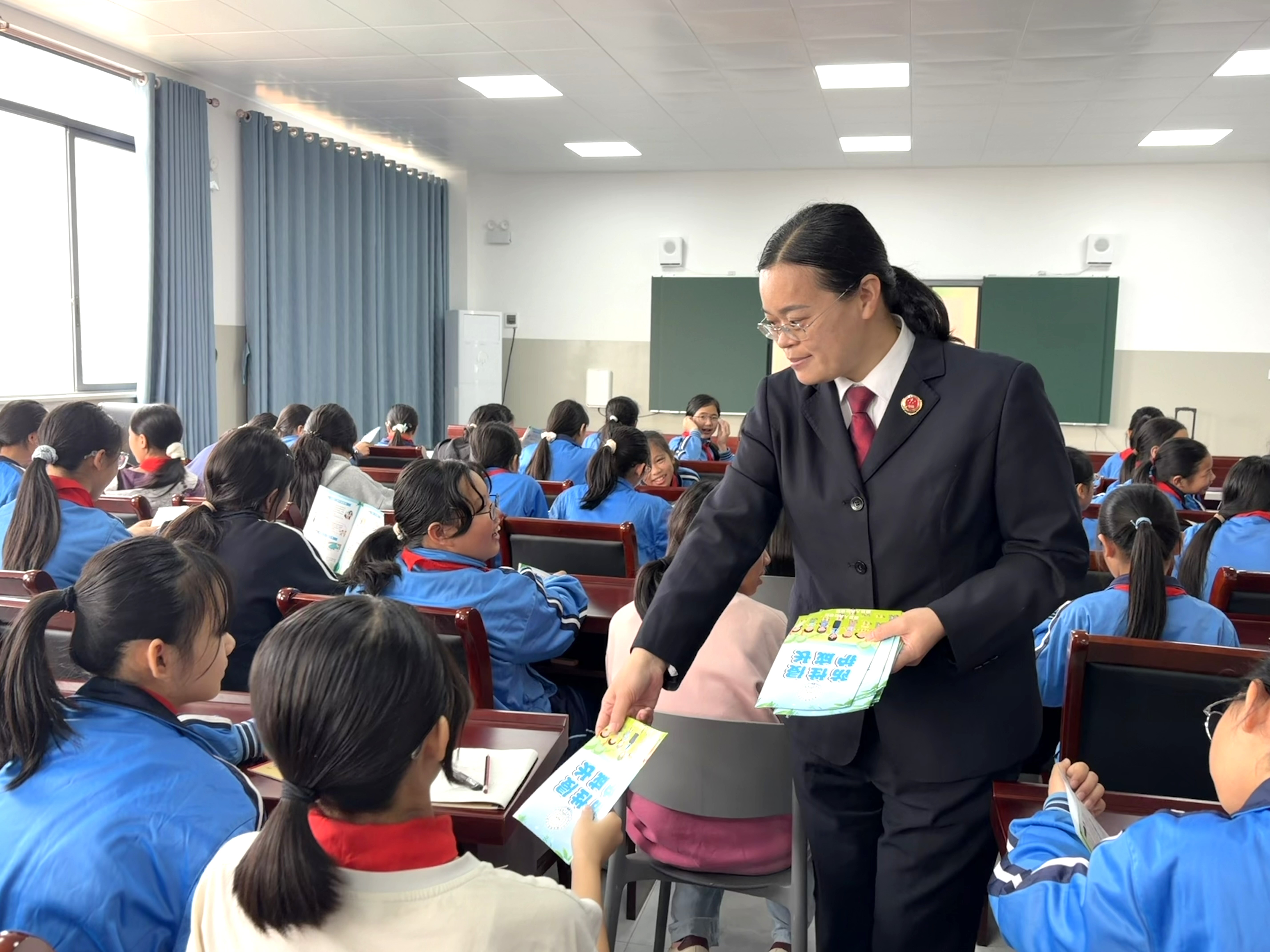 检察官走进藤县第十一小学开展“守护成长，共筑未来”专题教育活动.jpeg