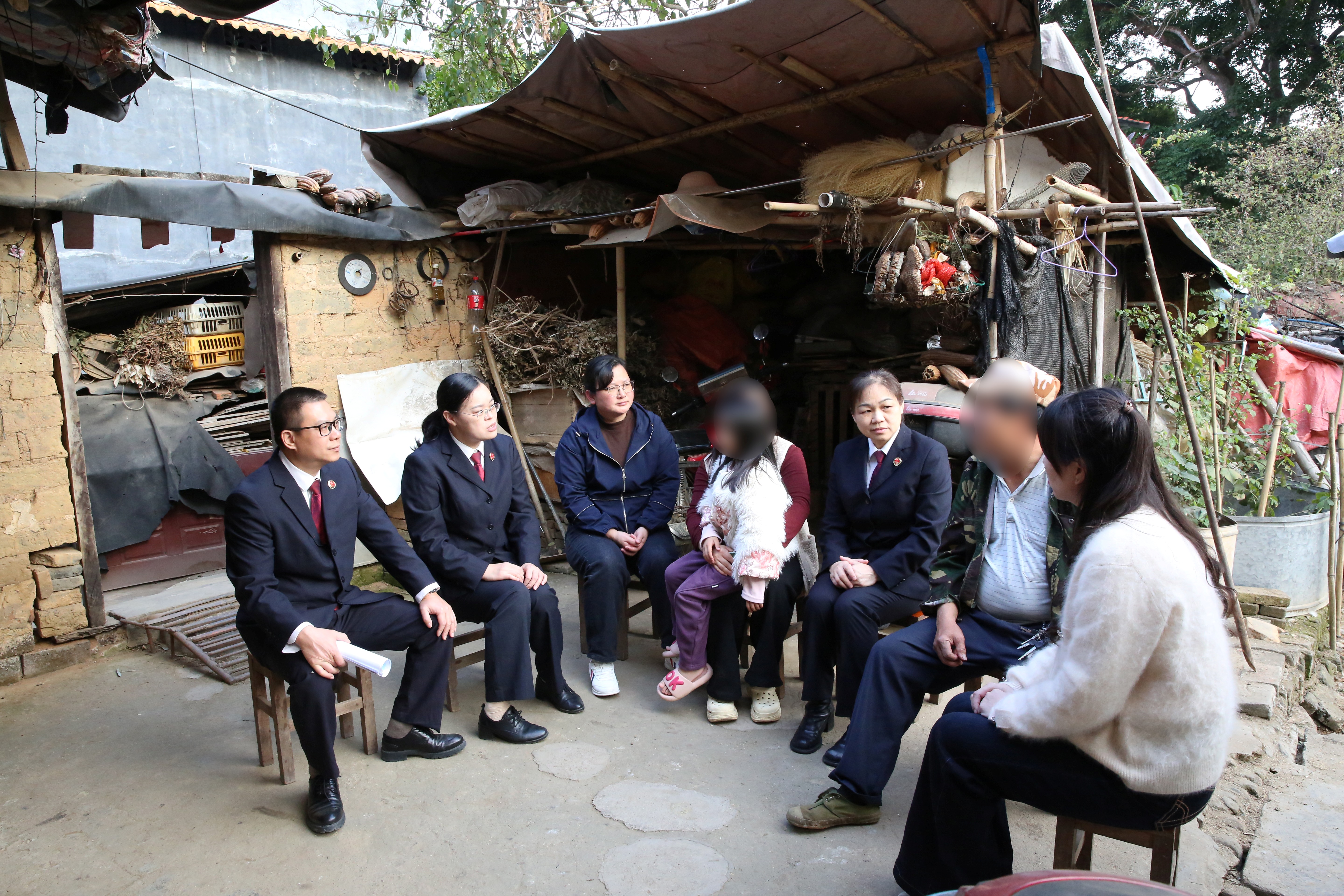 2026年1月15日,藤县检察院与南宁市武鸣区检察院联合藤县民政局、藤县妇联开展“司法救助联合回访送温暖”活动.jpg