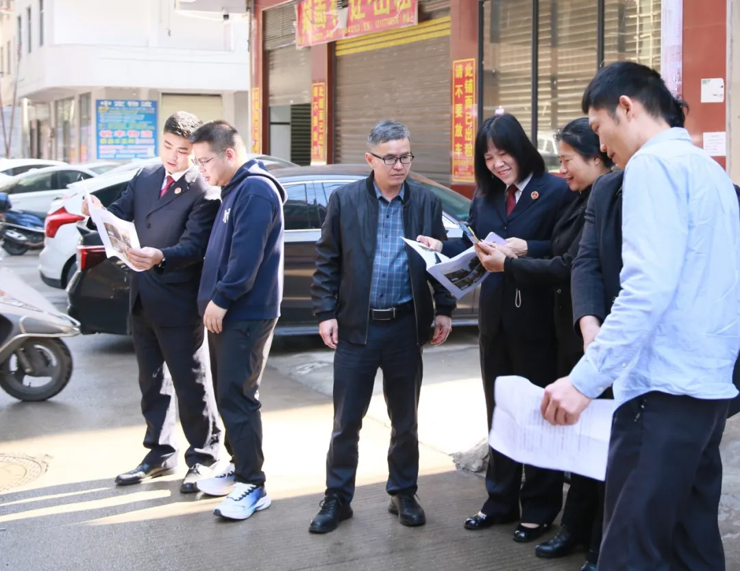 2026年3月13日，为深化“人大+检察建议”工作机制，藤县人民检察院邀请人大代表共同参与督促整治“空中蜘蛛网”安全隐患问题行政公益诉讼案件跟进调查.jpg