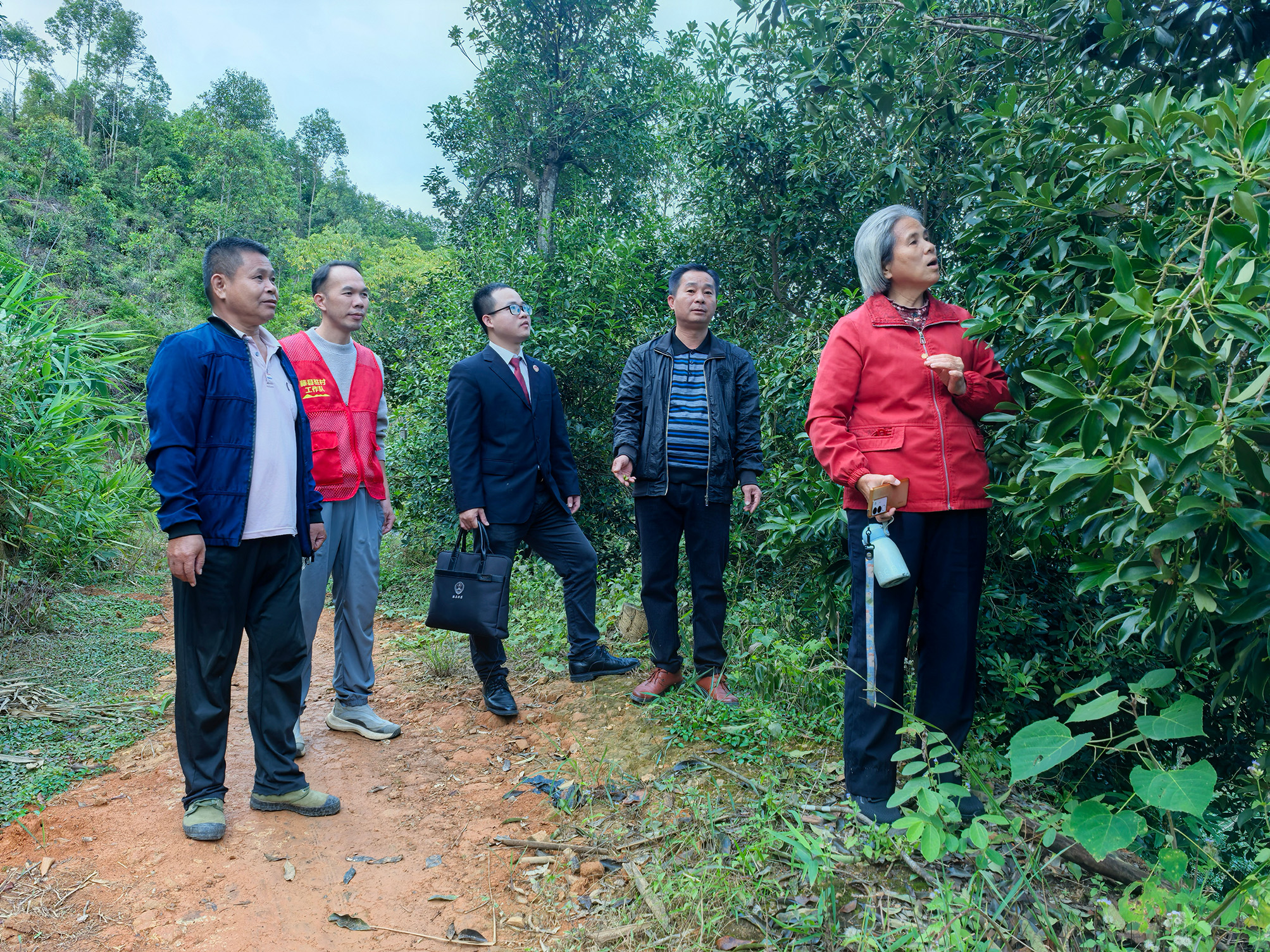 低像素为进一步“检验”办案成效，邀请人大代表作为听证员参加听证、全程监督.jpg