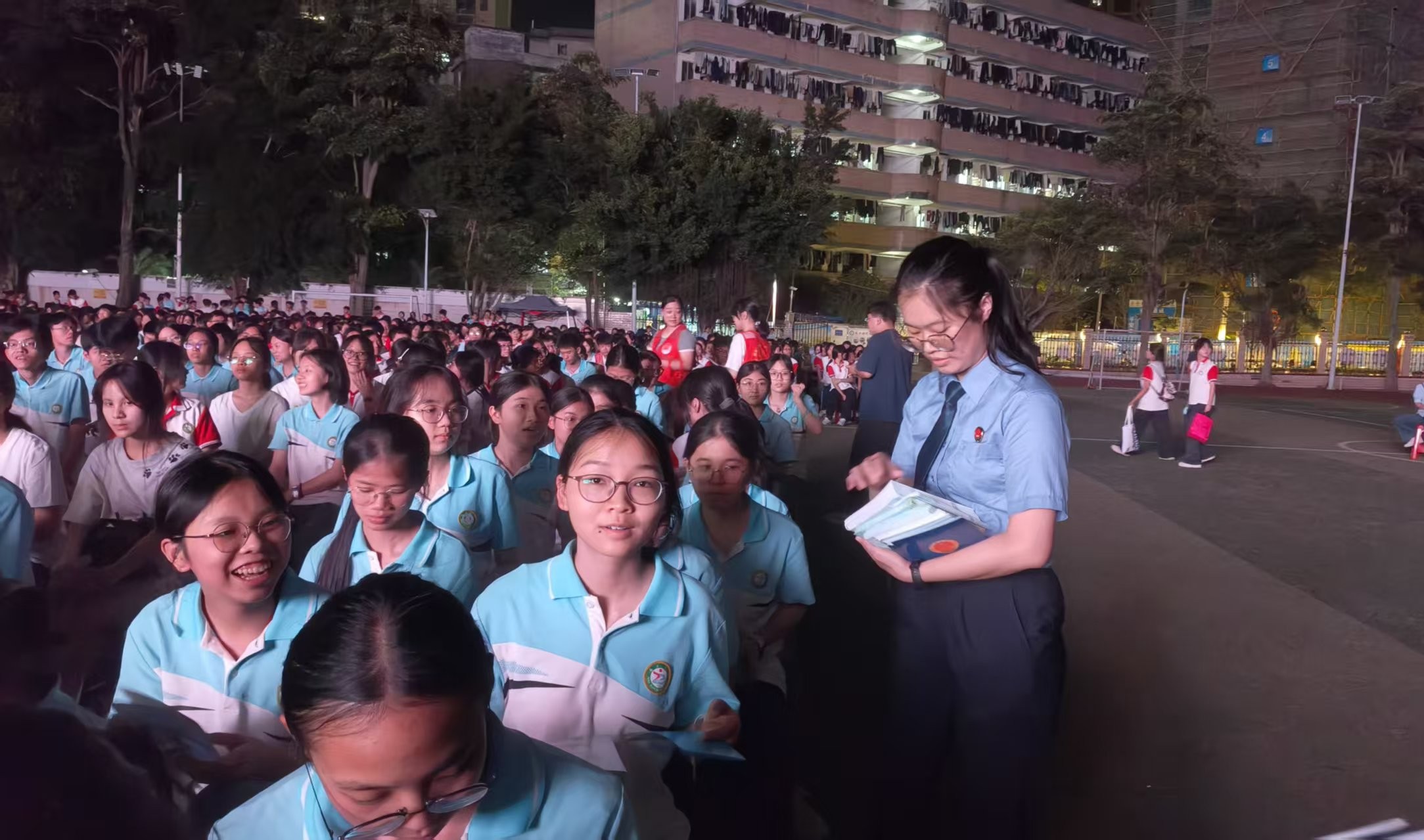精准专业的讲解、贴近校园生活的互动，让同学们在交流中明晰权利、责任与行为边界，进一步增强尊法学法守法用法意识。.jpg