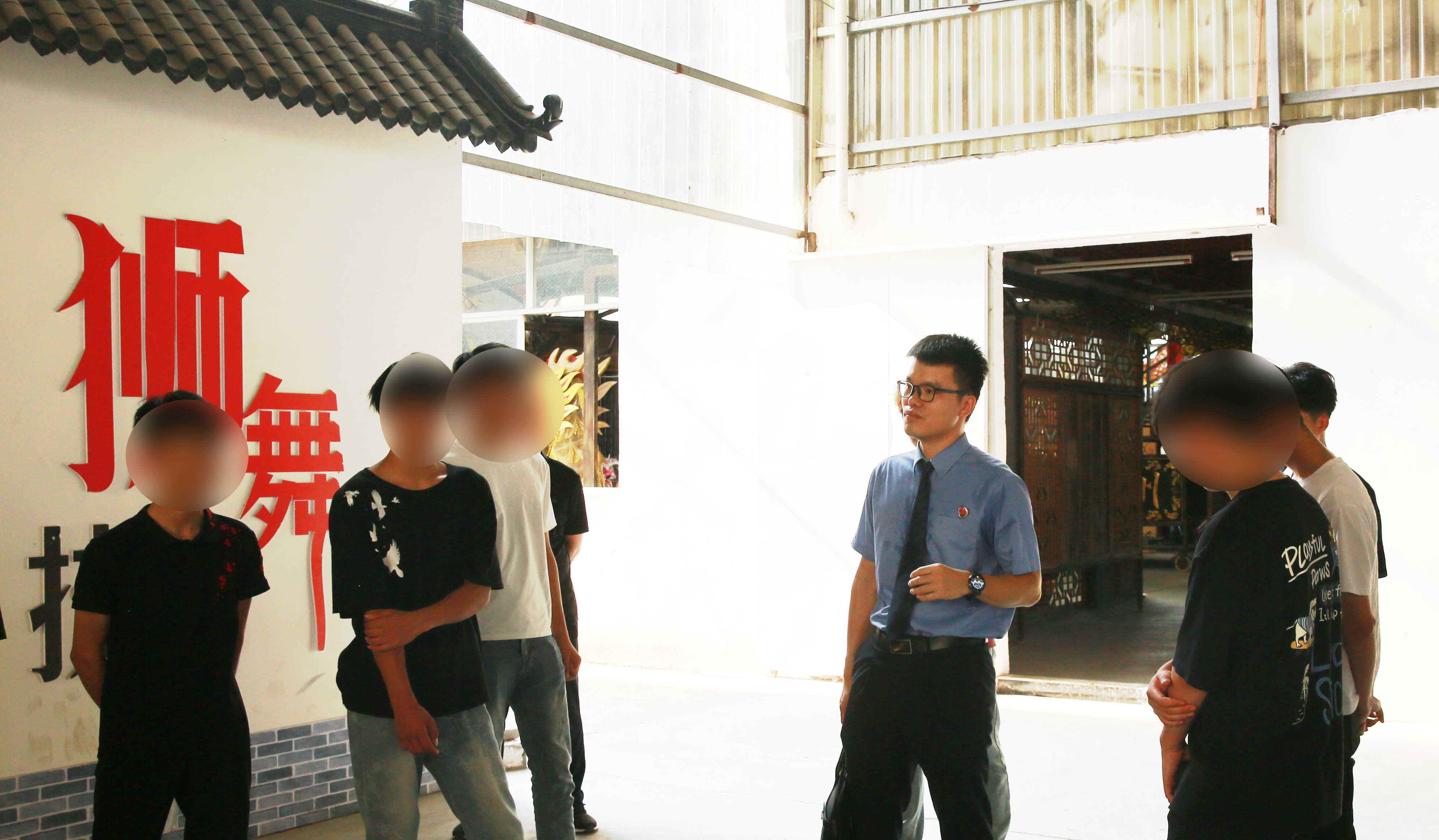 干警摒弃生硬说教，以通俗易懂的语言、贴近青少年的真实案例，深度解读《中华人民共和国预防未成年人犯罪法》核心条款.jpg