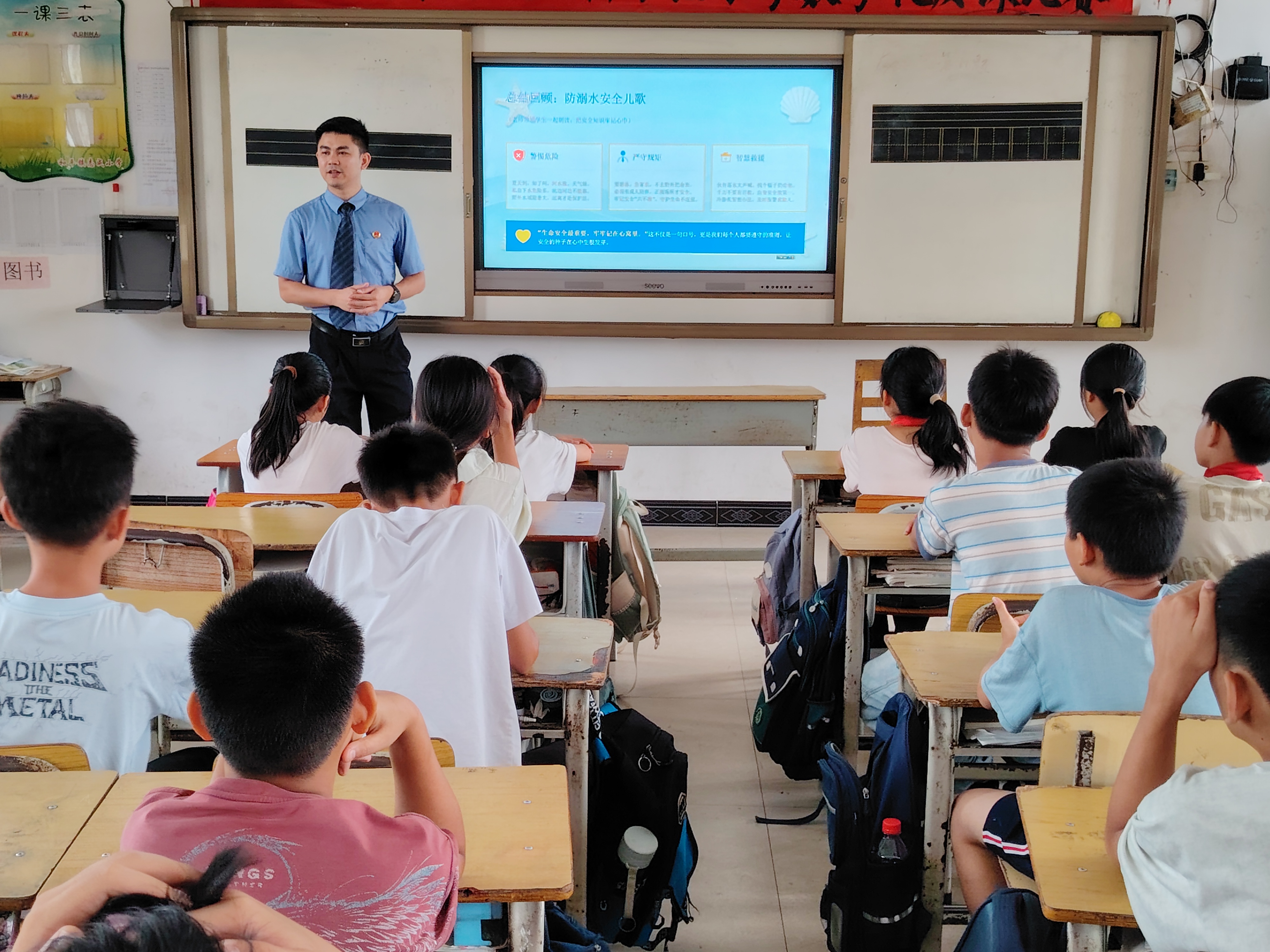 2026年6月16日，藤县人民检察院第二检察部主任冯伟健以法治副校长身份，走进藤县和平镇志成小学，为同学们带来了一堂生动且实用的“风雨中的安全必修课”。.jpg