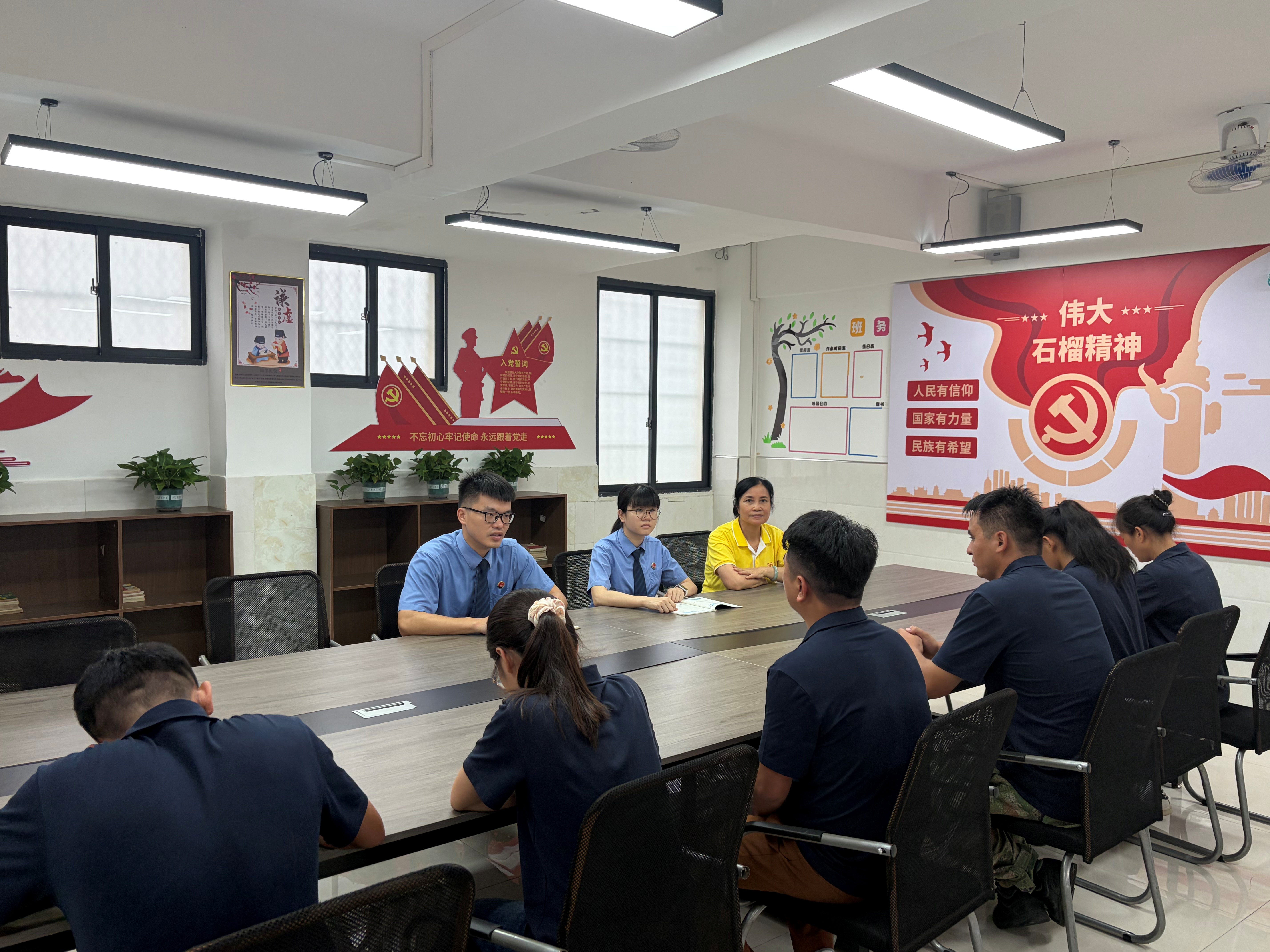 活动开展过程中，藤县检察院一方面联动校方压实校园管理职责，夯实学校保护阵地.jpg