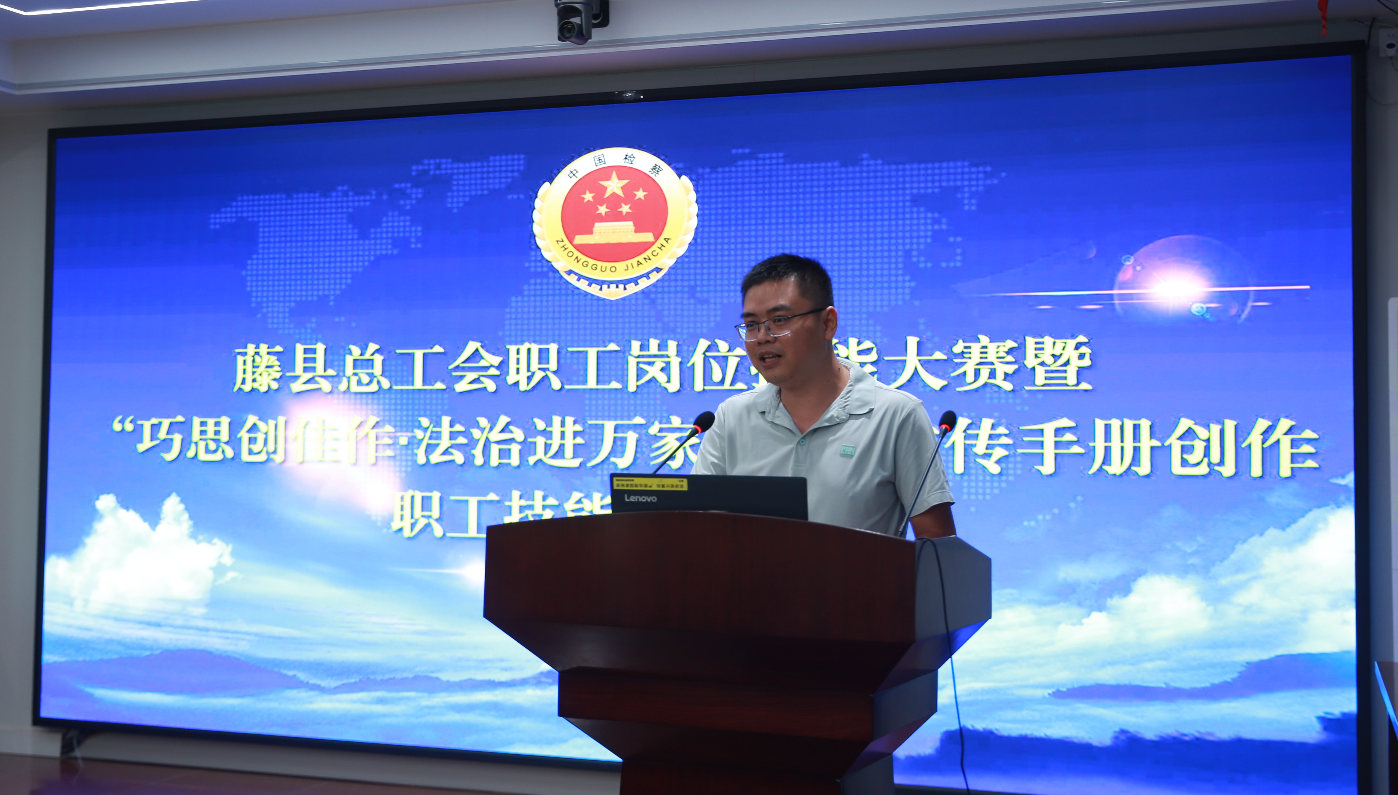 “这组作品以闯关的形式向未成年人宣传网络安全知识，内容详实，形式新颖，但如果能够对部分画面中人物的细节加以调整，作品会更完善。”评委梁钊源建议。.jpg